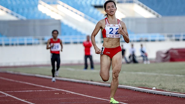 Nguyễn Thị Oanh giành bốn HCV tại giải điền kinh VĐQG 2020. 