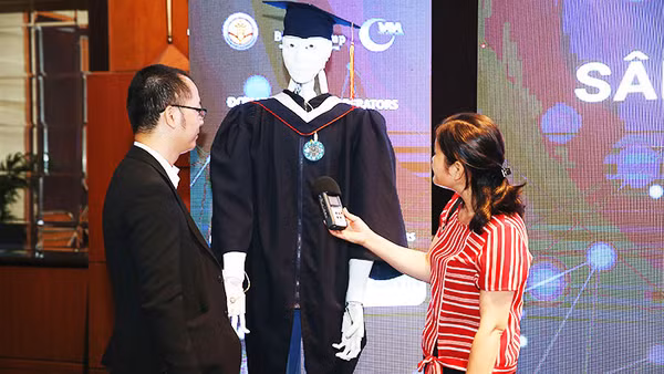 Trí Nhân nhận được sự quan tâm của công chúng ngay khi ra mắt.