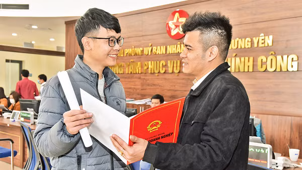 Rút ngắn thời gian cấp phép thành lập doanh nghiệp giúp thúc đẩy dòng vốn chảy vào sản xuất, kinh doanh. Ảnh: Thanh Lâm