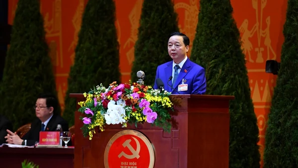 Bộ trưởng Tài nguyên và Môi trường Trần Hồng Hà trình bày tham luận. (ẢNH: ANH TUẤN - DUY LINH)