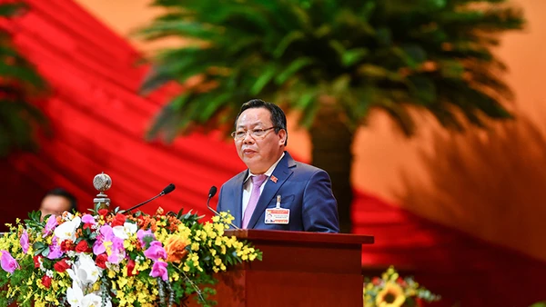 Phó Bí thư Thành ủy Hà Nội Nguyễn Văn Phong trình bày tham luận tại Đại hội Đảng toàn quốc lần thứ XIII. Ảnh: ANH TUẤN - DUY LINH