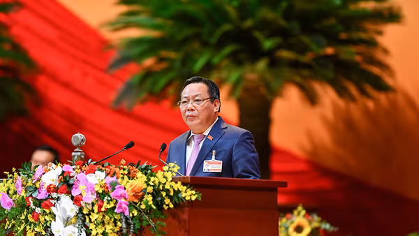 Phó Bí thư Thành ủy Hà Nội Nguyễn Văn Phong trình bày tham luận tại Đại hội Đảng toàn quốc lần thứ XIII. Ảnh: ANH TUẤN - DUY LINH