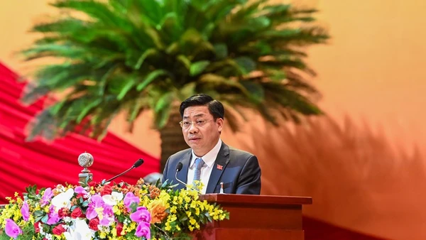 Đồng chí Dương Văn Thái, Ủy viên Trung ương Đảng khóa XIII, Bí thư Tỉnh ủy, Chủ tịch HĐND tỉnh Bắc Giang trình bày tham luận. Ảnh: TUẤN ANH - DUY LINH