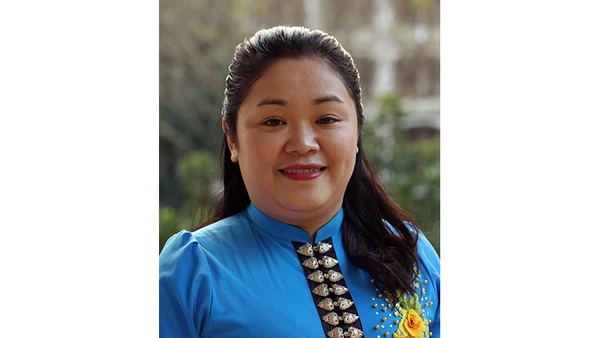 Tiếp tục coi công tác cán bộ là "then chốt của then chốt"