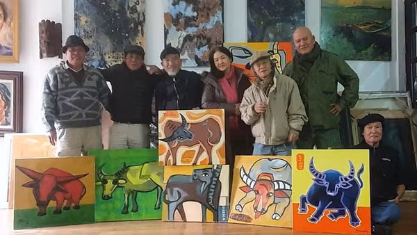 Thành quả trại sáng tác tranh con giáp đón năm Tân Sửu của nhóm họa sĩ Cà-phê Bụi và các đồng nghiệp.