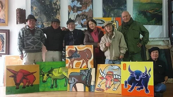 Thành quả trại sáng tác tranh con giáp đón năm Tân Sửu của nhóm họa sĩ Cà-phê Bụi và các đồng nghiệp.