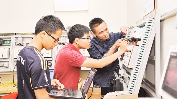 Tiết học của sinh viên Trường đại học Bách khoa. Ảnh | TRẦN HẢI