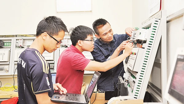 Tiết học của sinh viên Trường đại học Bách khoa. Ảnh | TRẦN HẢI