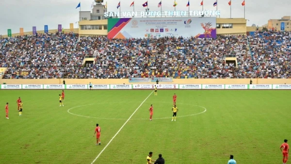 Với 7 điểm sau 3 trận, đội tuyển U23 Malaysia (áo vàng) đã góp mặt tại bán kết bóng đá nam SEA Games 31.