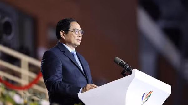 Thủ tướng Phạm Minh Chính phát biểu và tuyên bố bế mạc SEA Games 31. (Ảnh: TTXVN)