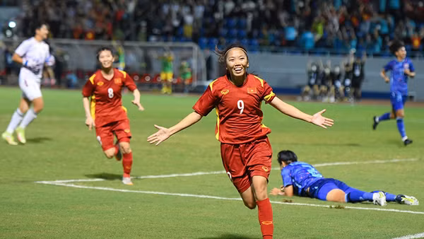 Huỳnh Như ăn mừng bàn thắng mở tỷ số cho đội tuyển bóng đá nữ Việt Nam trong trận chung kết bóng đá nữ SEA Games 31. (Ảnh: Thành Đạt)