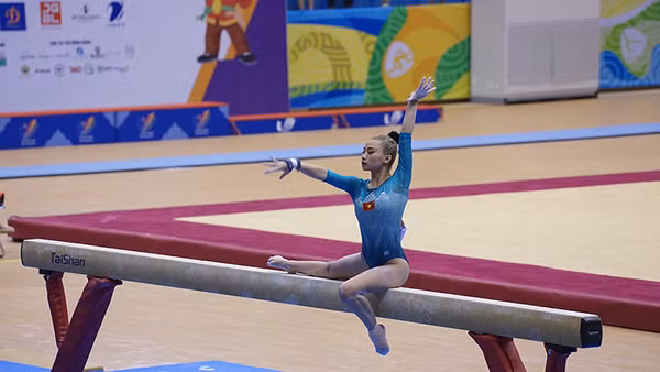 Ảnh đẹp SEA Games 31: Phần thi đồng đội của Đội tuyển Thể dục dụng cụ nữ Việt Nam