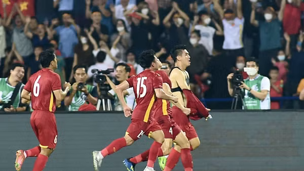 Bàn thắng duy nhất của trận đấu được ghi bởi khoảnh khắc tỏa sáng phút 111 của Tiến Linh, sau pha kiến tạo từ đội trưởng Hùng Dũng. (Ảnh: TRẦN HẢI)