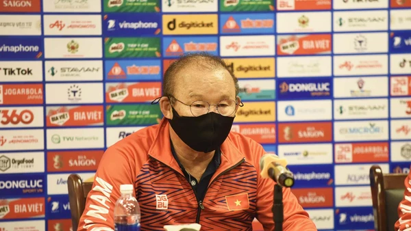 HLV Park Hang-seo trả lời truyền thông. (Ảnh: TRẦN HẢI)