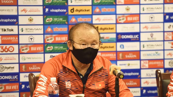 HLV Park Hang-seo trả lời truyền thông. (Ảnh: TRẦN HẢI)
