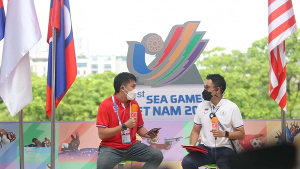 Các phóng viên quốc tế tác nghiệp tại SEA Games 31.