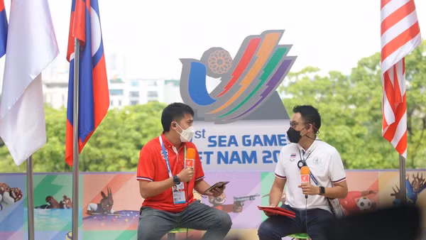 Các phóng viên quốc tế tác nghiệp tại SEA Games 31.