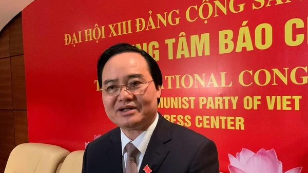 Bộ trưởng Giáo dục và Đào tạo Phùng Xuân Nhạ trả lời phỏng vấn báo chí bên lề Đại hội Đảng lần thứ XIII.