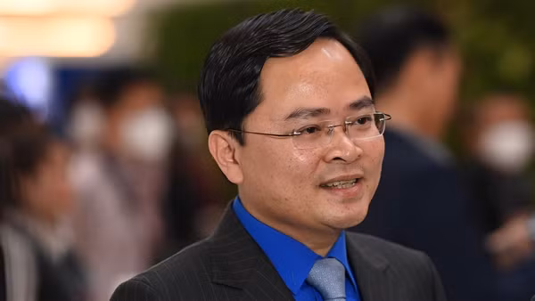 Đồng chí Nguyễn Anh Tuấn, Bí thư thứ nhất T.Ư Đoàn trả lời phỏng vấn báo chí.