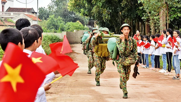 Các chiến sĩ Sư đoàn 3 diễn tập hành quân chiến đấu. Ảnh | Trần Hải