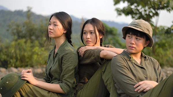 Cảnh trong phim Bình minh đỏ. Ảnh: Trần Chí Thành