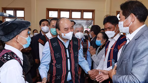 "Vì một Việt Nam tất thắng"