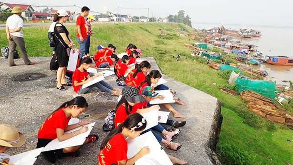 Câu lạc bộ mỹ thuật nhí Trường tiểu học Vân Hòa (Ba Vì, Hà Nội). Ảnh: FANPAGE cổ đô