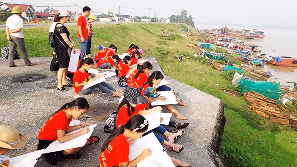 Câu lạc bộ mỹ thuật nhí Trường tiểu học Vân Hòa (Ba Vì, Hà Nội). Ảnh: FANPAGE cổ đô