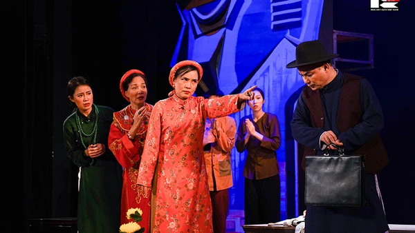 Cảnh trong vở kịch Chén thuốc độc.