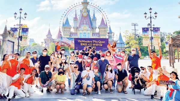 Thích ứng với tình hình mới, Phú Quốc (Kiên Giang) đã mở cửa đón khách du lịch quốc tế theo chương trình thí điểm “hộ chiếu vaccine”. Ảnh: Viết Chung 