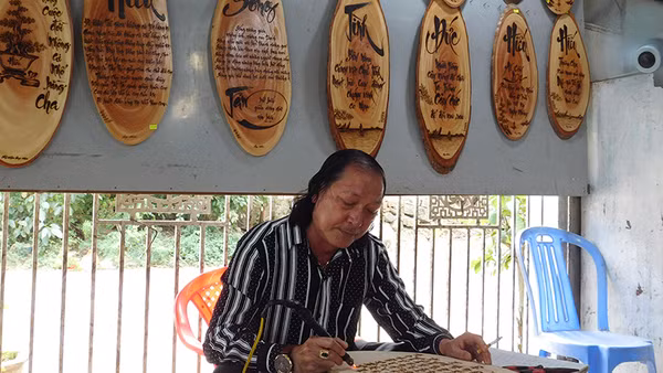 Dzũ Kha, người giữ lửa thơ Hàn.