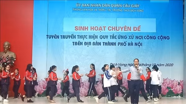 Tuyên truyền Quy tắc ứng xử cho các em học sinh ở Cầu Giấy.