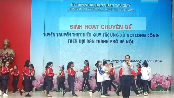 Tuyên truyền Quy tắc ứng xử cho các em học sinh ở Cầu Giấy.