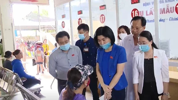 Đoàn công tác của HĐND TP Hà Nội khảo sát thực hiện Quy tắc ứng xử tại Bệnh viện đa khoa Hoài Đức.