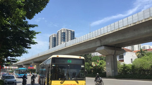 Xe buýt của Hà Nội trong những năm qua được nâng cao chất lượng dịch vụ. Ảnh: DUY LINH