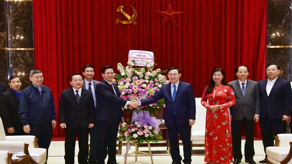 Đồng chí Vương Đình Huệ tiếp Đoàn đại biểu Thường trực Ban Trị sự Tổng hội Hội thánh Tin lành Việt Nam (miền bắc).