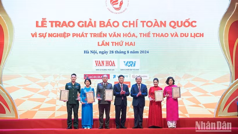 Lễ trao Giải Báo chí toàn quốc “Vì sự nghiệp phát triển Văn hóa, Thể thao và Du lịch” lần thứ 2 năm 2024. (Ảnh: SƠN TÙNG)