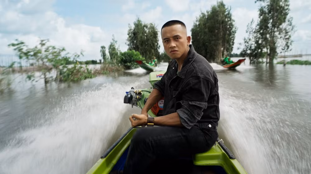 Mai Tài Phến trong phim. (Ảnh: Nhà sản xuất cung cấp)