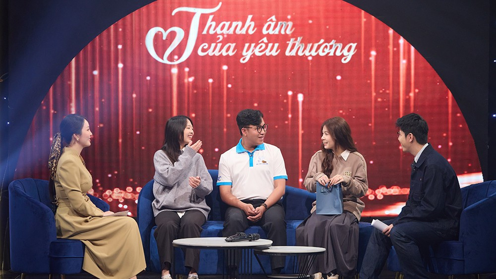 Một số thành viên nhóm tác giả dự án "Cho em". thanham1.jpg