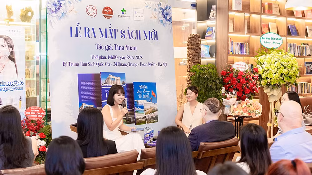 Buổi ra mắt sách của Tina Yuan.