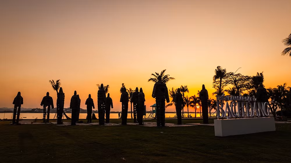 Triển lãm sắp đặt “Bạch Đằng” của nghệ sĩ Lê Hữu Hiếu tại Hạ Long. (Ảnh: NVCC)