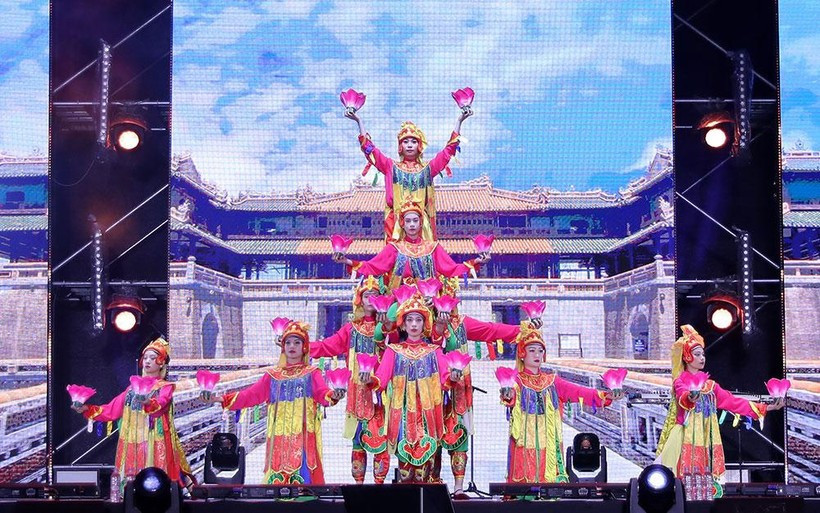 Giới thiệu văn hóa truyền thống Huế tại Lễ hội Du lịch-Văn hóa Việt Nam tại Hàn Quốc năm 2022. (Ảnh: Bộ Văn hóa, Thể thao và Du lịch cung cấp)