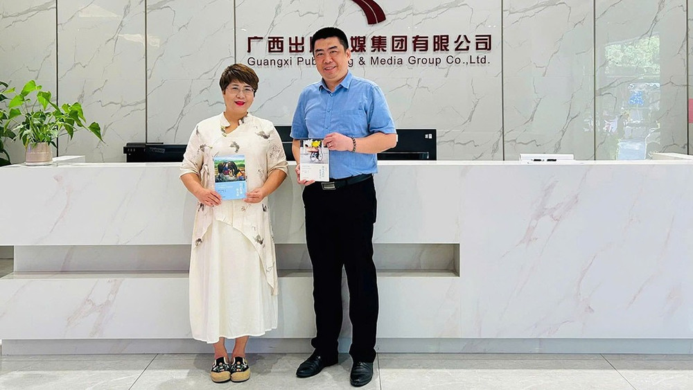 Bà Nguyễn Lệ Chi đại diện Chibooks tại tập đoàn Nhà xuất bản Truyền thông Quảng Tây. hanoichuyen-nlc.jpg