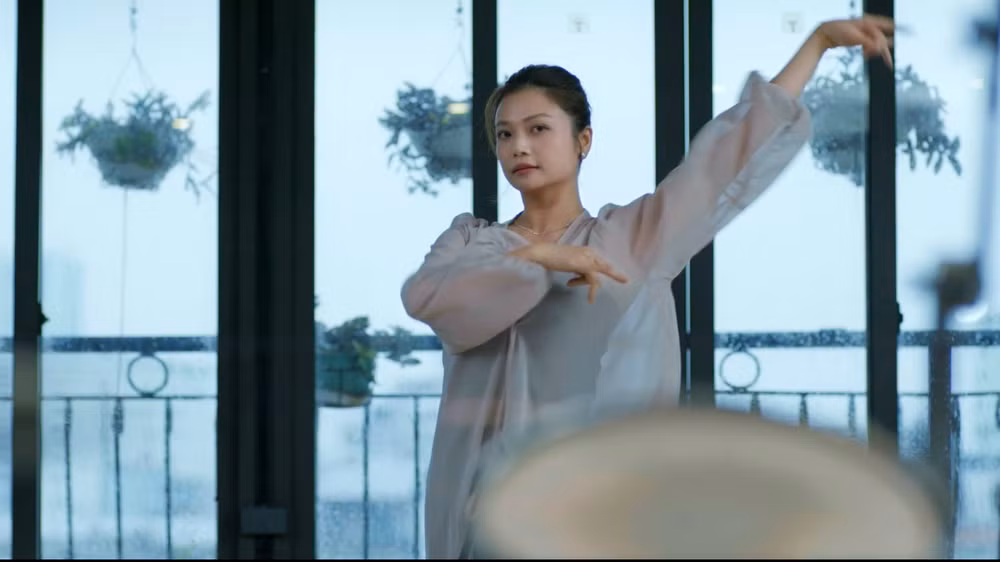 Nghệ sĩ Ưu tú Kiều Anh thể hiện sở trường trong phim. (Ảnh: VFC)