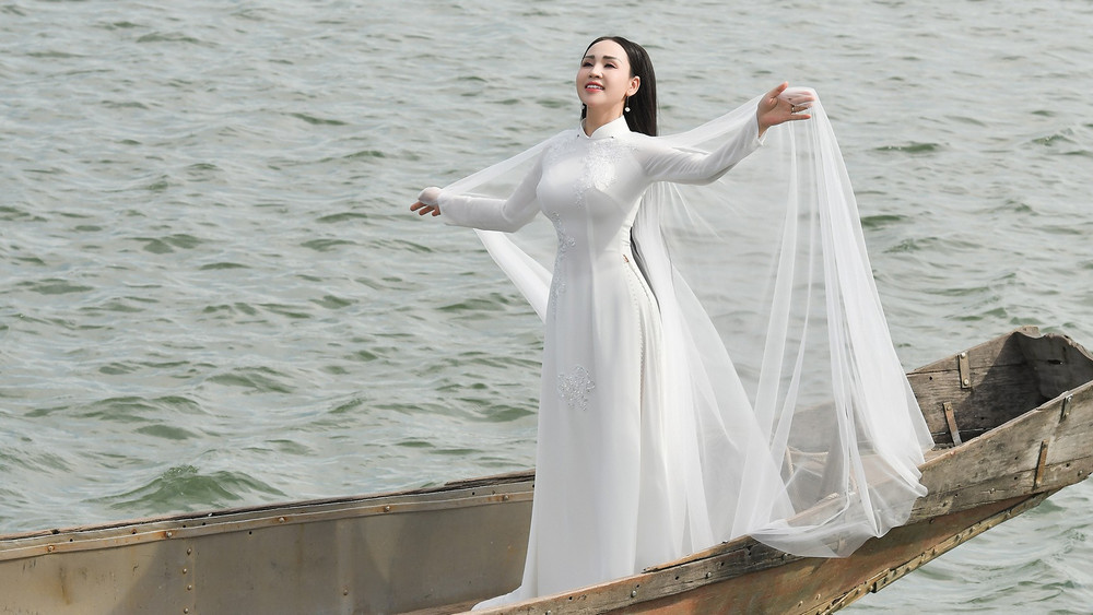 Khánh Ly hát trên dòng sông Thạch Hãn. khanhly.jpg