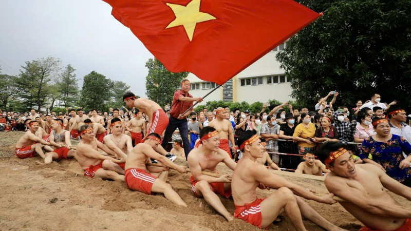 Thực hành nghi lễ và trò chơi Kéo co ngồi tại Long Biên (Hà Nội).