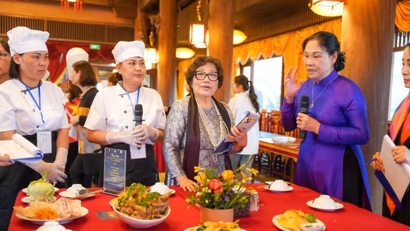 Giới thiệu nét đặc sắc của ẩm thực Bát Tràng.