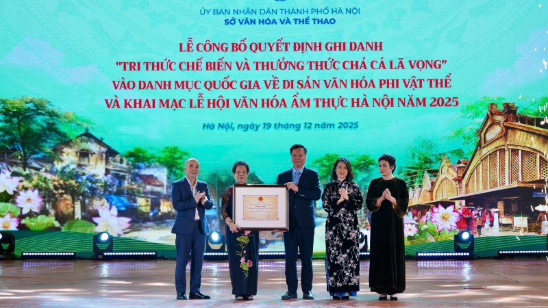 Thành phố Hà Nội công bố Quyết định ghi danh “Tri thức chế biến và thưởng thức Chả cá Lã Vọng” vào Danh mục quốc gia về di sản văn hóa phi vật thể.