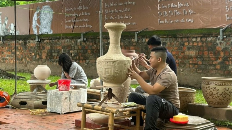 Không gian trải nghiệm gốm Bát Tràng tại Văn Miếu-Quốc Tử Giám.