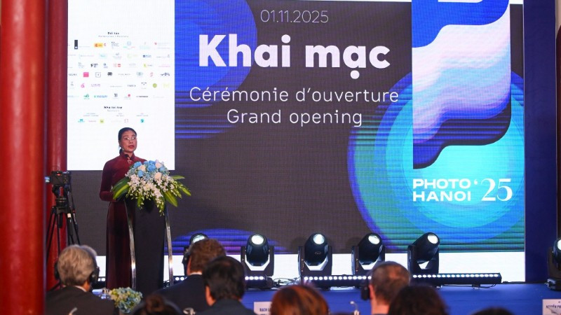Biennale nhiếp ảnh quốc tế Photo Hanoi ’25 được ví như “bữa tiệc thị giác” đa sắc màu đã khai mạc.